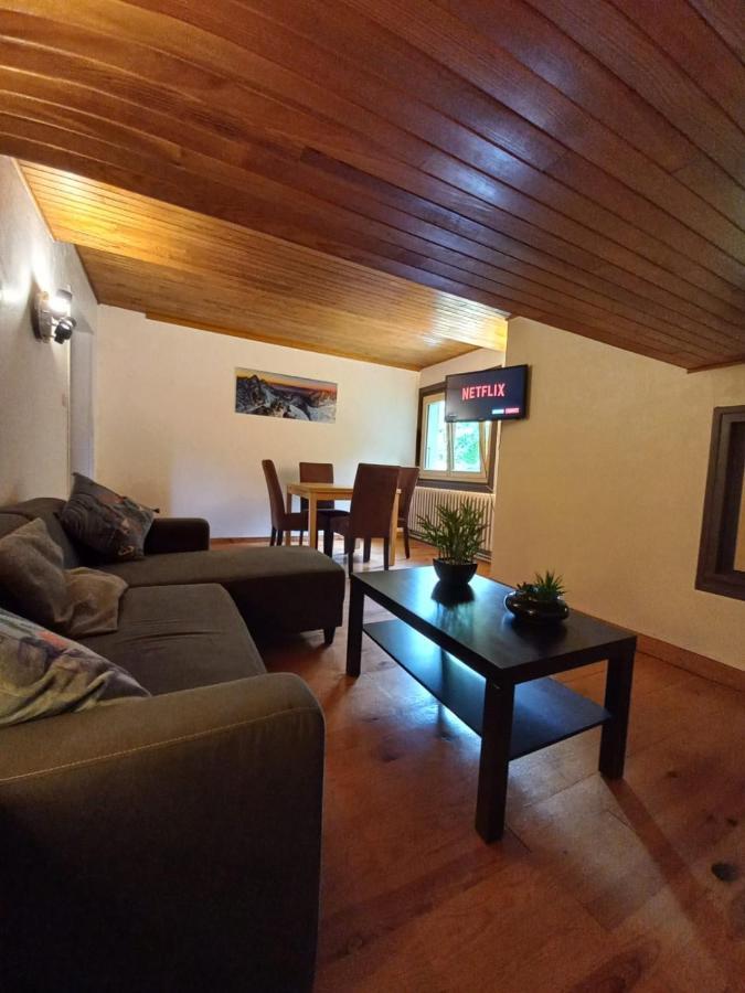 Logement Mansarde Dans Maison Avec Jardin En Bord De Piste, Vue Montagne Les Houches Exterior photo